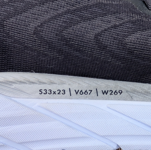 HOKA Arahi 6 Men\'s Size 8D.  Like New Condition. main image 8